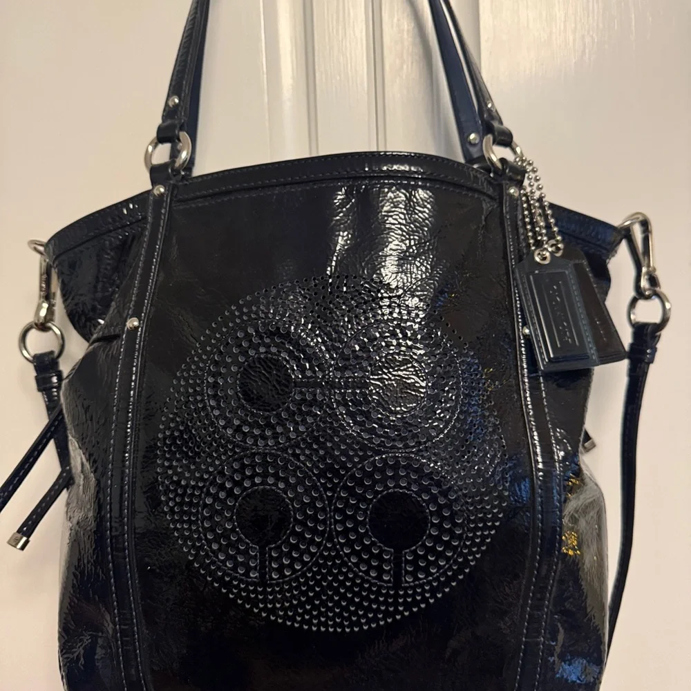 Like New Coach ๐ฅ Vintage Audrey Patent Leather Navy Tote Shoulder Bag - Picture 4 of 14
